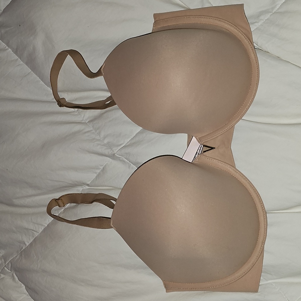 Victoria Secret Like New Nude Bra Sz 34DDD. Underwire. Perfect Coverage